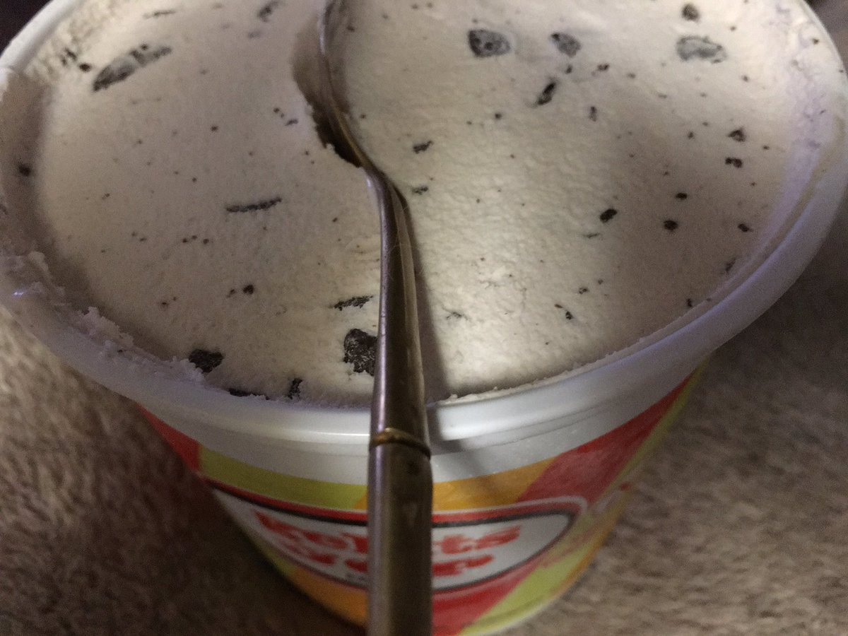 Uno de los momentos más felices de mi día a día... Adicta! Me fascina! <a href="/GelatsJ/">Gelats_Jop</a> #mihelado #mimomentofetiche #jop #gelatsjop #orgasmico #enganchada  #Mallorca #Campos  #stracciatella