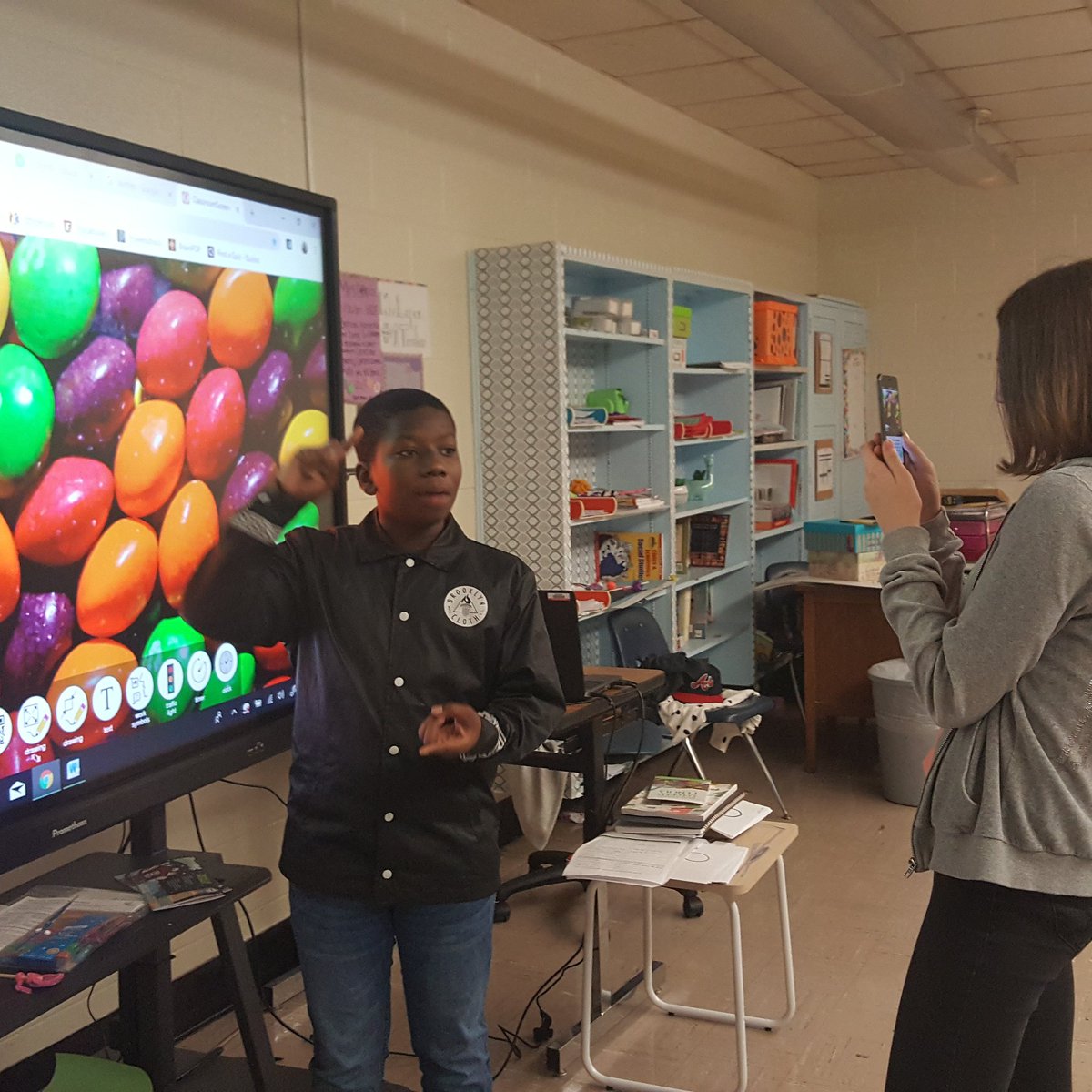 LLopezDMS's tweet photo. Today in Shark Tank: Ss interviewed each other using @Flipgrid to share what their favorite products/businesses are AND to help get to know one another. And yes, that is a student using @ClassroomScreen for a backdrop!
#DMSgen #mustbesuccessful #FlipgridFever https://t.co/6a4yF9ODTj