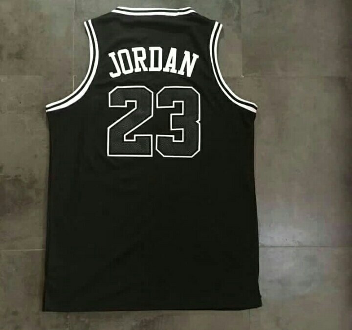 F4UR_'s tweet image. PSG x Jordan 🔥🔥🔥😎😎
N9000
DM to order! 
Free delivery in lagos! 
#supereagles #kitmanager