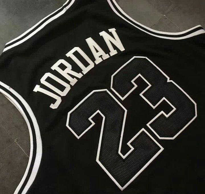 F4UR_'s tweet image. PSG x Jordan 🔥🔥🔥😎😎
N9000
DM to order! 
Free delivery in lagos! 
#supereagles #kitmanager