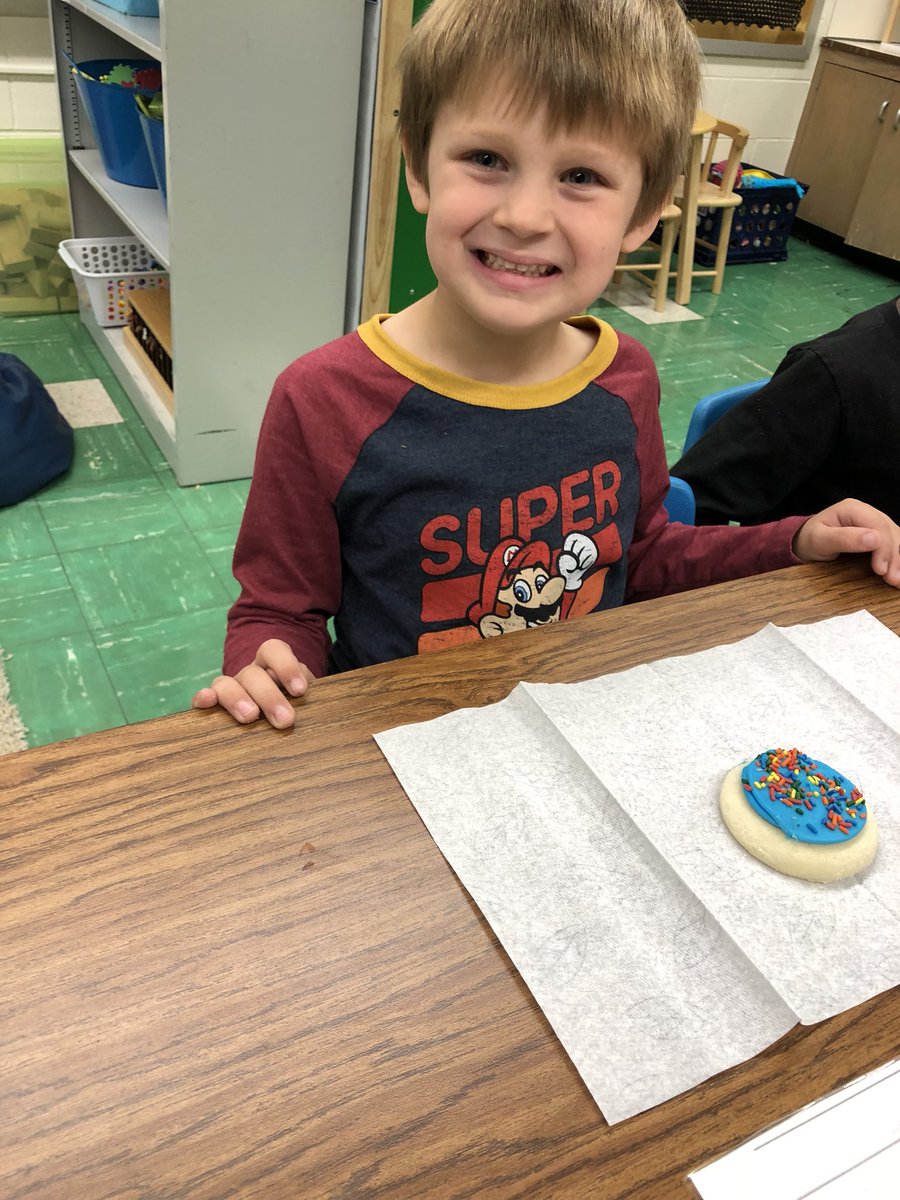 MrsTChristensen's tweet photo. We had a birthday today! So many sweet kinders asked if they could use their end of the day time to make birthday gifts for their friend! #ClassFamily #BREFamily #WeBelieveinBRE https://t.co/y7HiTSYdqx