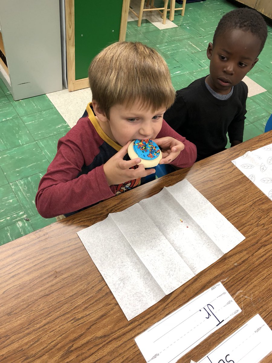 MrsTChristensen's tweet photo. We had a birthday today! So many sweet kinders asked if they could use their end of the day time to make birthday gifts for their friend! #ClassFamily #BREFamily #WeBelieveinBRE https://t.co/y7HiTSYdqx