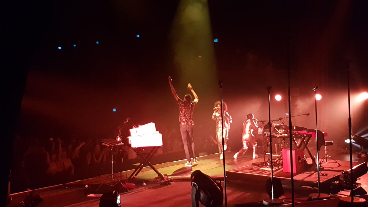 Sourdoreille's tweet photo. Notre direct de @IbeyiOfficial à @Lolympia sur @Culturebox se poursuit et le spectacle vaut tous les France - Allemagne du monde. Oui oui. Avec @GaelFaye https://t.co/Zi9UehyGxb https://t.co/UtnekR4I1i