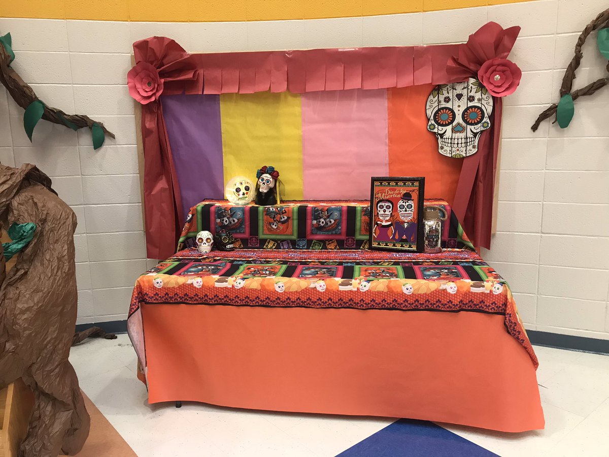 jsandoval_RIC's tweet photo. Our “Mesa de Ofrendas” is ready for Jaguars 🐆 to make their contributions! #Nov2 #TeamSISD #PasoDelNorte_K8 #PDN_Sped #HispanicCulture https://t.co/PfGzAmtX3n