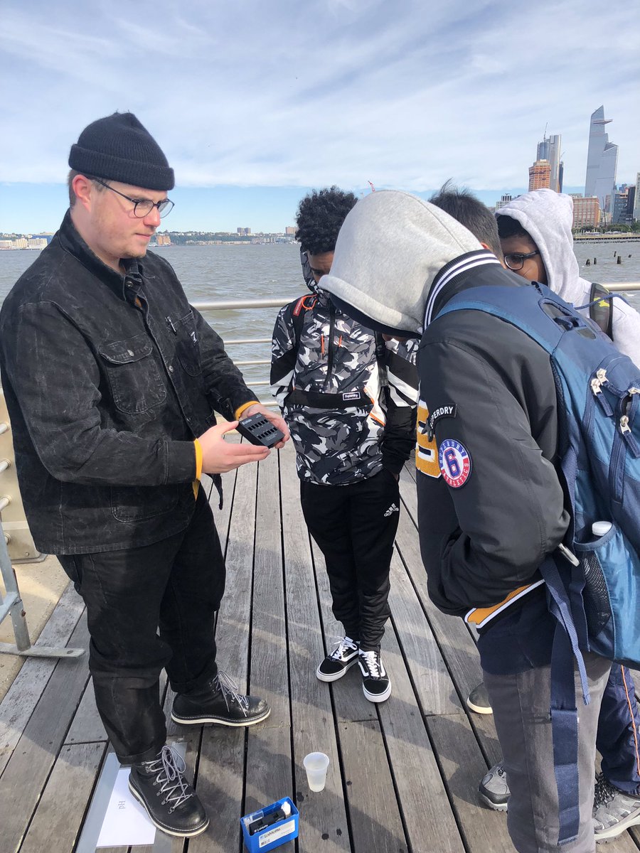 nyuwallerstein's tweet photo. Another successful Day in the Life of the Hudson! Thank you to the wonderful teachers and students from Chelsea H.S. and ELLIS Academy for coming out and doing water quality monitoring with us! Major thanks to our amazing volunteers from the ECE program at @nyusteinhardt! @nysdec https://t.co/0bQqfqlKBr