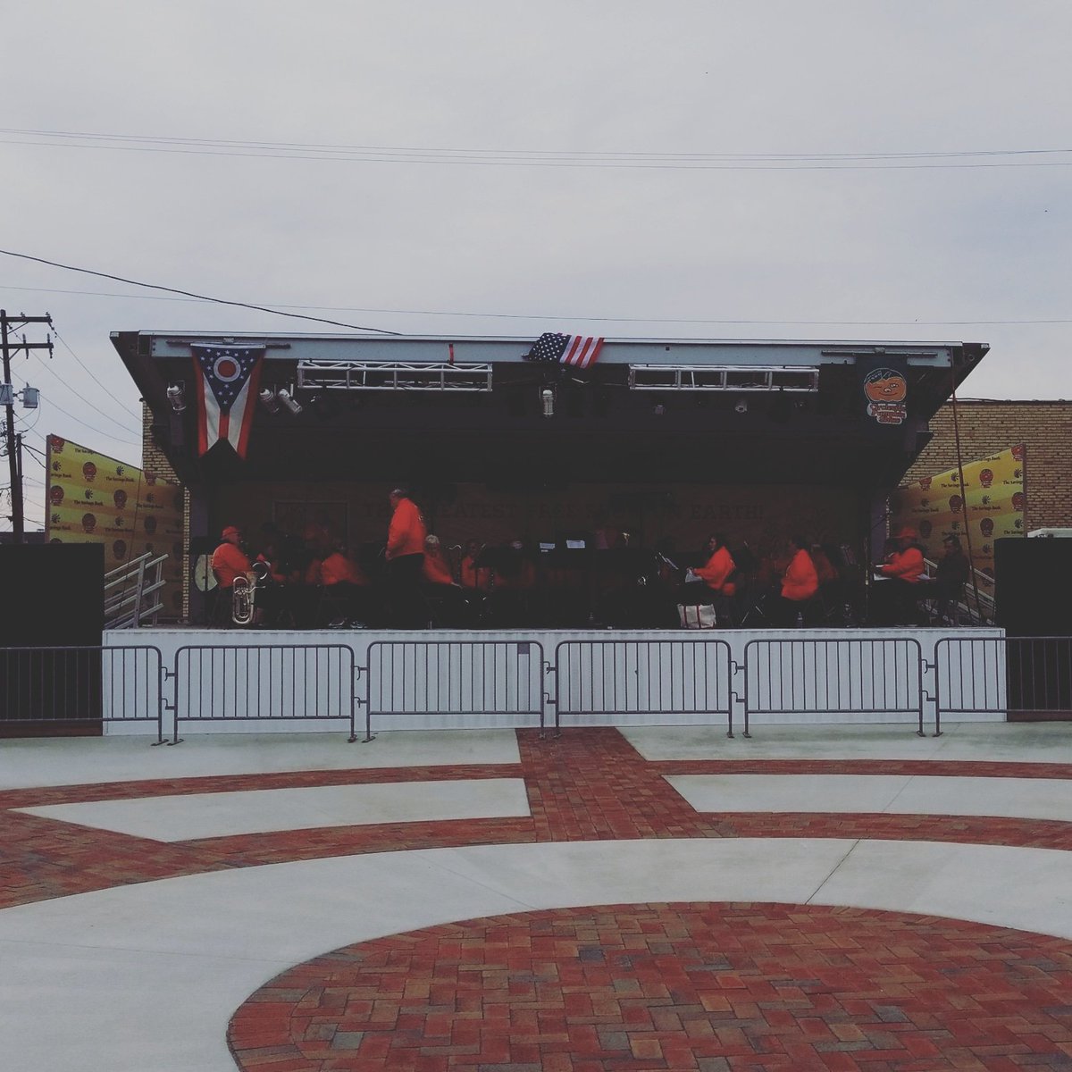 TunestoneP's tweet photo. And we kick off the Circleville Pumpkin Show with the Pumpkin Show Band!! #like #share #pumpkinshow #music #festival https://t.co/QK9wQ6qDcF