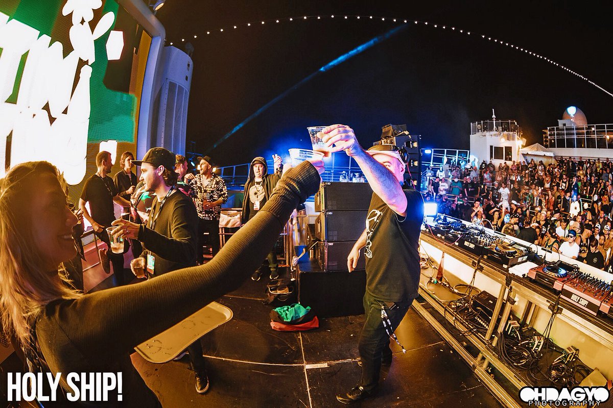 #TBT #FireballFriday on <a href="/HOLY_SHIP/">Holy Ship!</a> with <a href="/mrJUSTINMARTIN/">Justin St Martin ✝️🇨🇵</a> . ⚡️🥃❤️