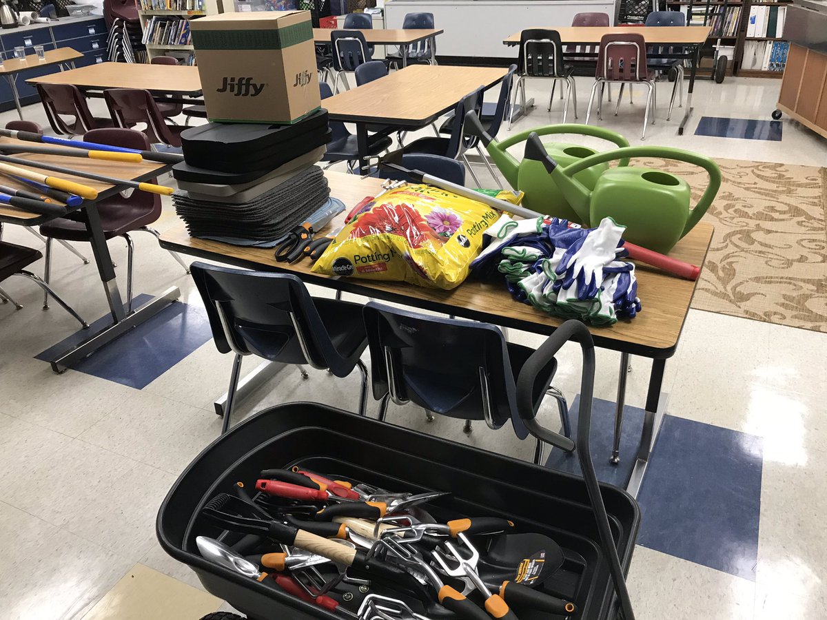 drtmiracle's tweet image. Devonshire Elementary garden tools for our outdoor learning program thanks to the North Carolina Farm Bureau Going Local grant!  #ncagintheclassroom  #cmsscience  #ncfarmbureau  #REALschoolgardens