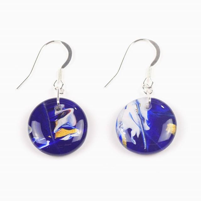 JoJoBlue_Design's tweet photo. Another of our abstract drop earrings, this time in blue with splashes of gold and white 😊
#theartofselfexpression #makersgonnamake #makersmovement #colourburst #colourfulearrings #resinjewelry #contemporaryjewellery #instajewelry #flashesofdelight #… https://t.co/m7pLvksEa3 https://t.co/S39h3QPs0V