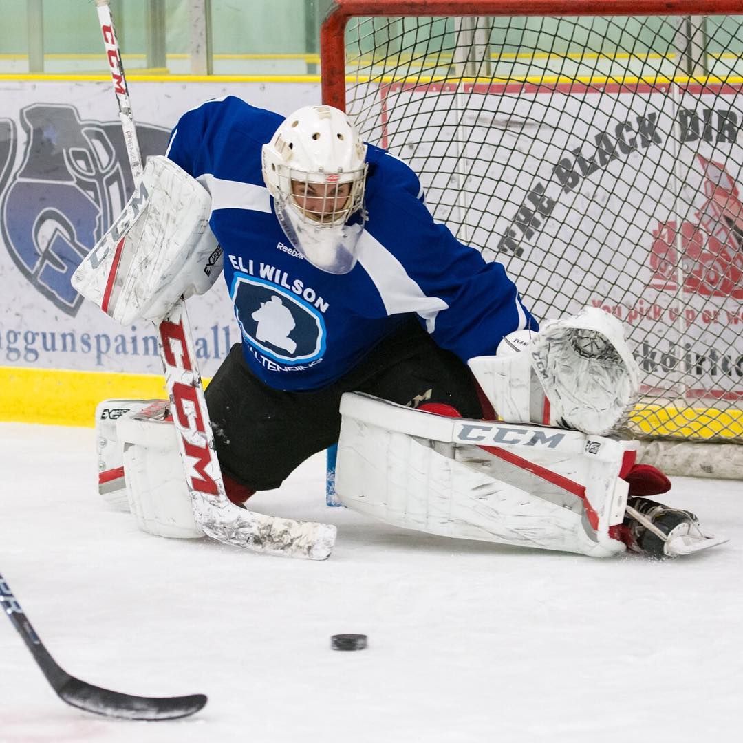 EliWilsonG's tweet image. Do you think a desperation save is just a matter of throwing your body across and hoping? No way. Look at the focus on the puck here. #EyesFirst  #ItsAboutSkill Join us on the ice at one of our upcoming camps: buff.ly/2JJabFm