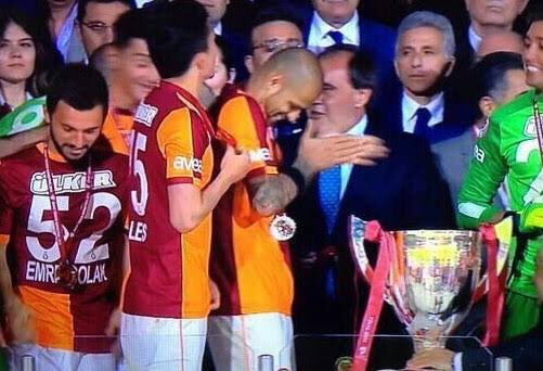 #Demirörenİstifa Kupa finalinde o zatın elini sıkmayan FELİPE MELO iradesiyle, gücüyle, ruhuyla sizi bitireceğiz!!
