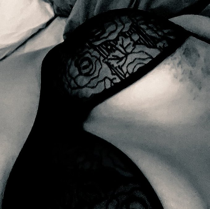 Tbt to my tumblr days - tits, skulls and kink were the order of the day 🖤 https://t.co/79lrCOx3JI
