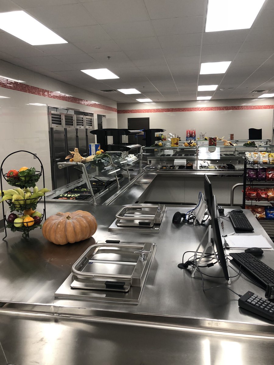 ntracymitchell's tweet photo. New cafe opening at Tippit Middle School GISD. Principal A. Longoria having lunch with us today. https://t.co/EX4huanh7N