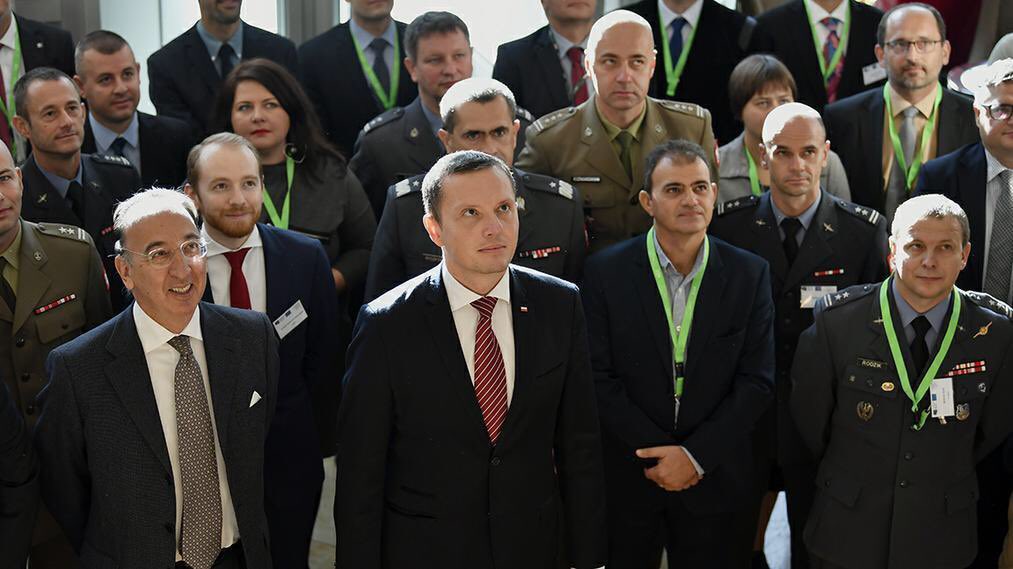 TomaszZdzikot's tweet photo. We are hosting in #Warsaw the @EUDefenceAgency Consultation Forum for Sustainable #Energy in the #Defence and #Security Sector #CFSEDSSII, with #EDA Chief Executive Jorge Domecq @Poland_MOD https://t.co/cSnAiUFXH5