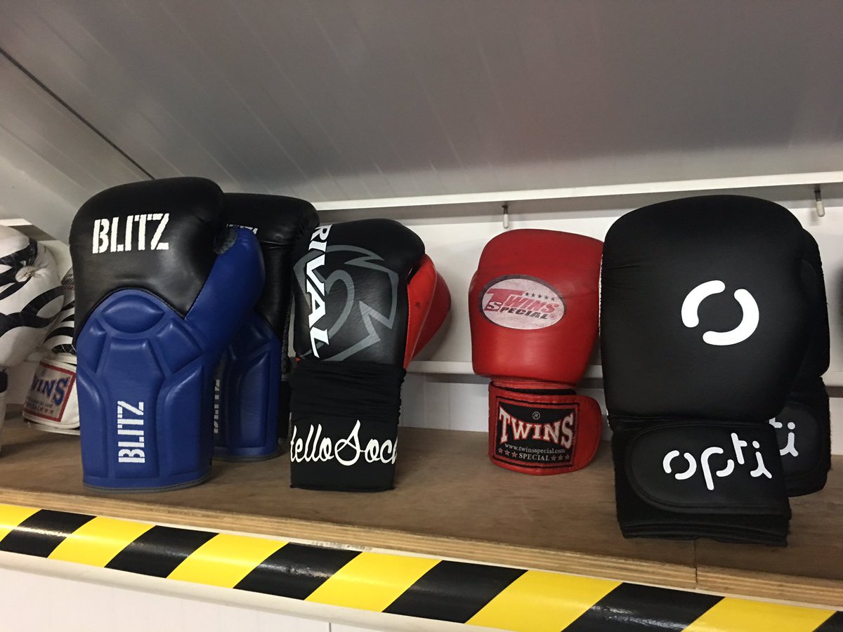 hello_sock's tweet photo. Boxing Glove Wraps ONLY £6.99 a pair! Save money and time, goodbye 👋 tape = https://t.co/xZ4RPmFFns #boxing #boxingnews #MMA #boxinggloves #gym https://t.co/SU21uHKad1