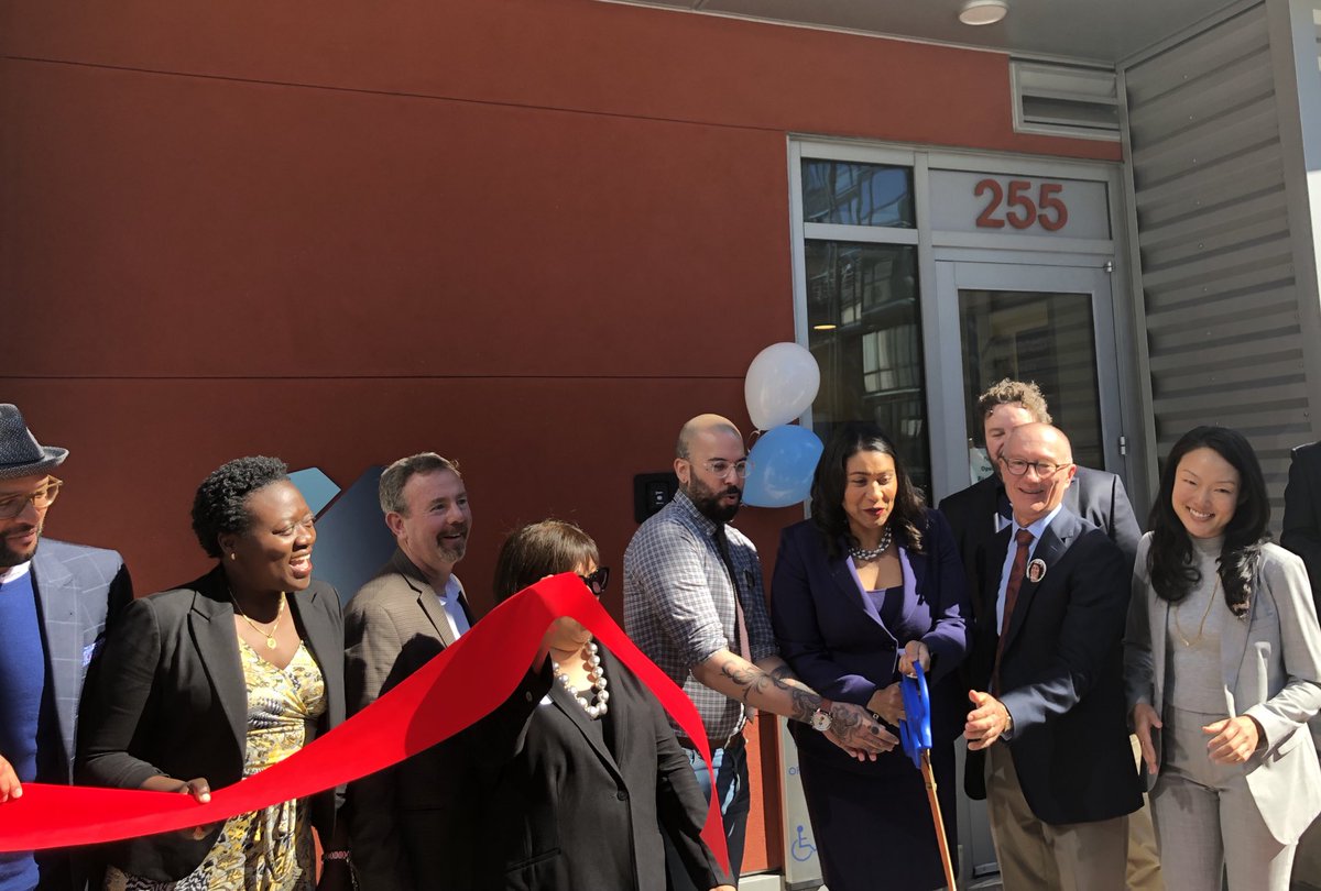 SFOCII's tweet image. This morning we dedicated 190 new affordable homes in the Transbay neighborhood to affordable housing champion, Natalie Gubb. Congrats to all of our partners on this wonderful project! @mercyhousing Mayor @LondonBreed @JaneKim @WellsFargo