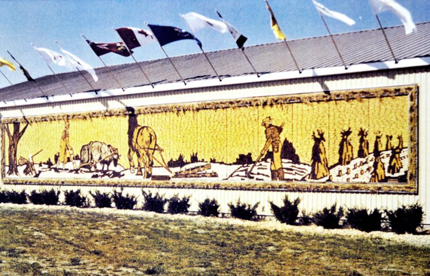 AManFromCK1's tweet image. I have a desire to know why you destroyed the 1979 International Plowing match corn mural while you were "managing," the Chatham Cultural Centre. I would have liked to have see charges laid, why did the police not investigate this? You are reprehensible. #Corngate #CKOnt