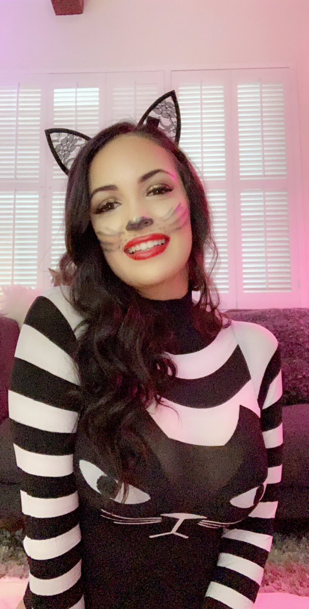 DeepInsideAdult's tweet photo. Don't miss out on naughty sex kitten @SofiRyanxoxo's  #Halloween @MyFreeCams shows! Bring your tokens, costumes, &amp; drinks! See you at 6pm PST for spooky fun!!! https://t.co/PKwpesCmW0  #MFC #camgirl https://t.co/2pjRi3pQ4i