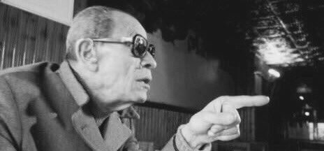 " لا تدخل حياة من لا يحتاجك
ولا تفرض نفسك على من يرفضك
أن ترحل متألماً شامخاً 
خيراً من أن تبقى مستمتعاً ذليلاً .!
-
-نجيب محفوظ