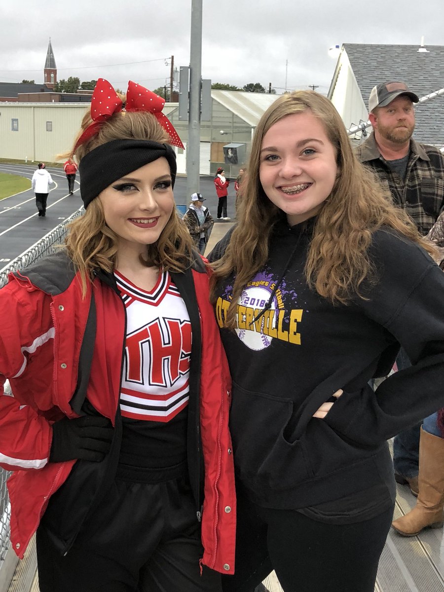 MomofMastoKid's tweet photo. #cousinlove #SeniorNight #TiptonCardinals #CheerCaptain https://t.co/CKnwohOHXU