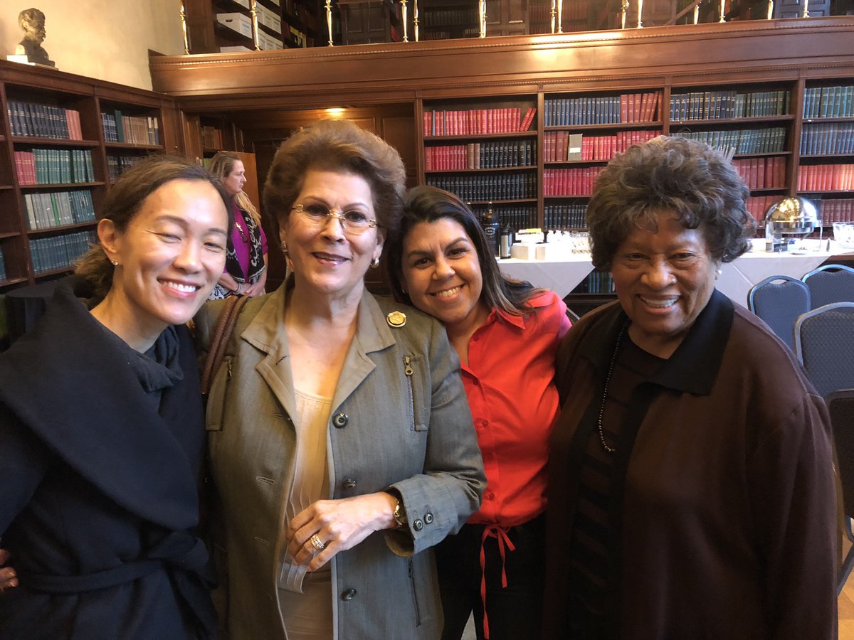 The hilarious thing about this pic is that it was taken by a THIRD former Surgeon General