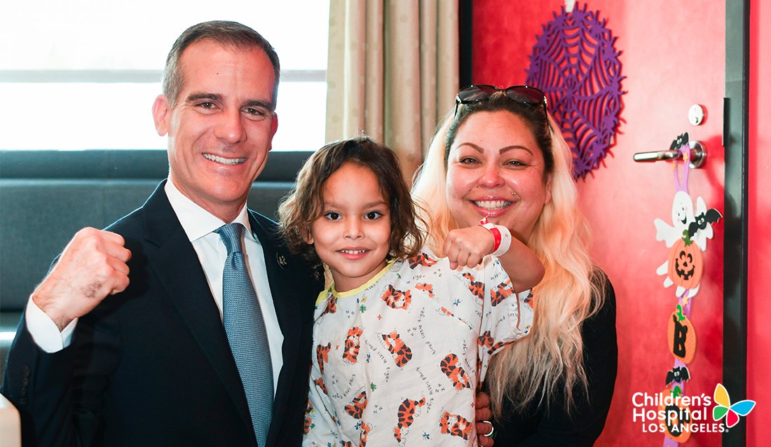ChildrensLA's tweet photo. We are honored to have @MayorOfLA at Children’s Hospital Los Angeles today in support of #Prop4, which will provide CHLA and the 12 other children’s hospitals in CA with critical infrastructure upgrades, hospital expansions, medical technology and a better future for our kids. https://t.co/iCntj7uKow