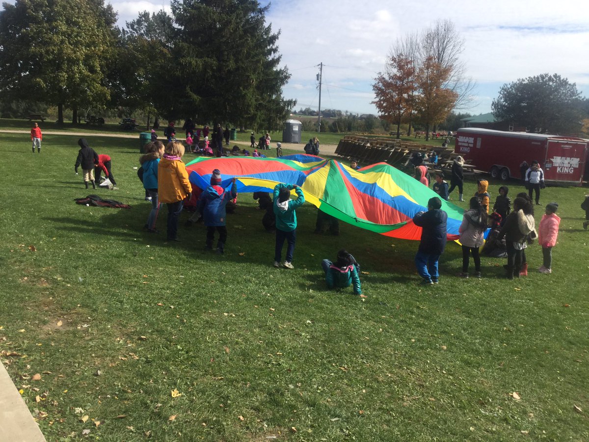 Iamcanadian5866's tweet photo. Having fun with our friends #CountrysidePDSB https://t.co/6tVrBPpgzw