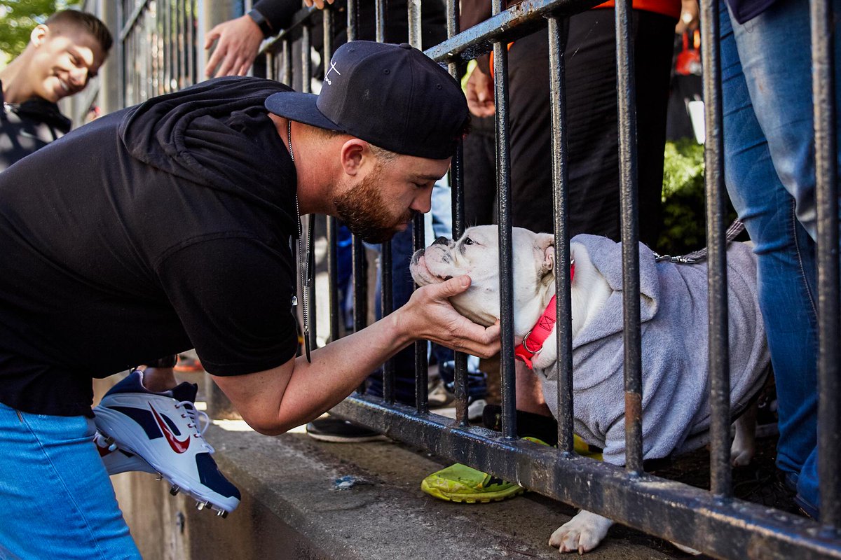 CleGuardians's tweet photo. Thanks to all of our fans and #TribeDogs for coming out to @TheJK_Kid's Shoe Toss today!
So much love was spread by all. 💙❤️🐶 https://t.co/rfoJbeZmcd