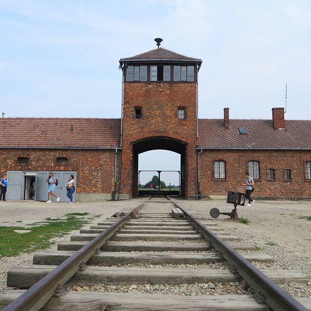 ExploringCuriou's tweet photo. When in Krakow, Poland, I took a day trip to the Auschwitz-Birkenau Camp. Although it was a somber experience, I highly recommend it to anyone visiting Krakow. Every 14 year old in Poland is required to visit for the same reason I recommend all travelers… https://t.co/o9VRe2WGKR https://t.co/n4QSPXY3Pv