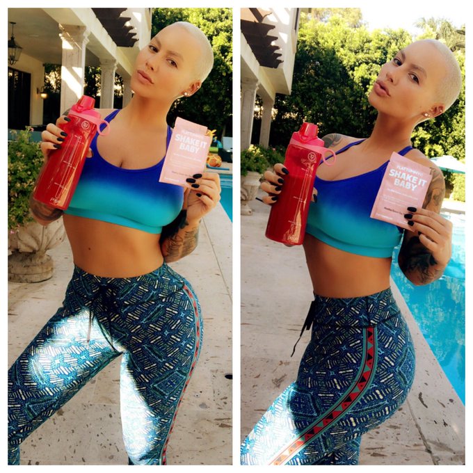 #ad Keeping my tummy tight and toned year round with my @flattummyco shakes. I’m not playing when I say
