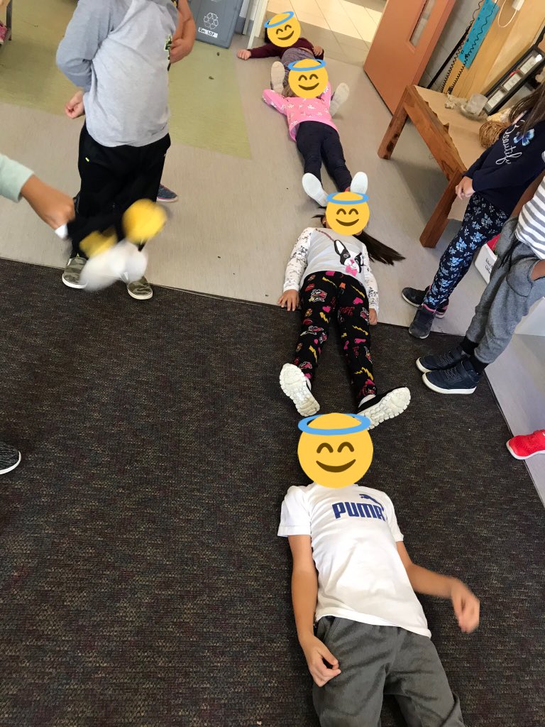 FDK101Valentine's tweet photo. And this is how tall a giraffe is...something we learned in our Mathology read-aloud today. ๐ฆ #WeLoveMath #NonStandardUnitsOfMeasurement @ValentineDPCDSB https://t.co/x3FYs8trtD