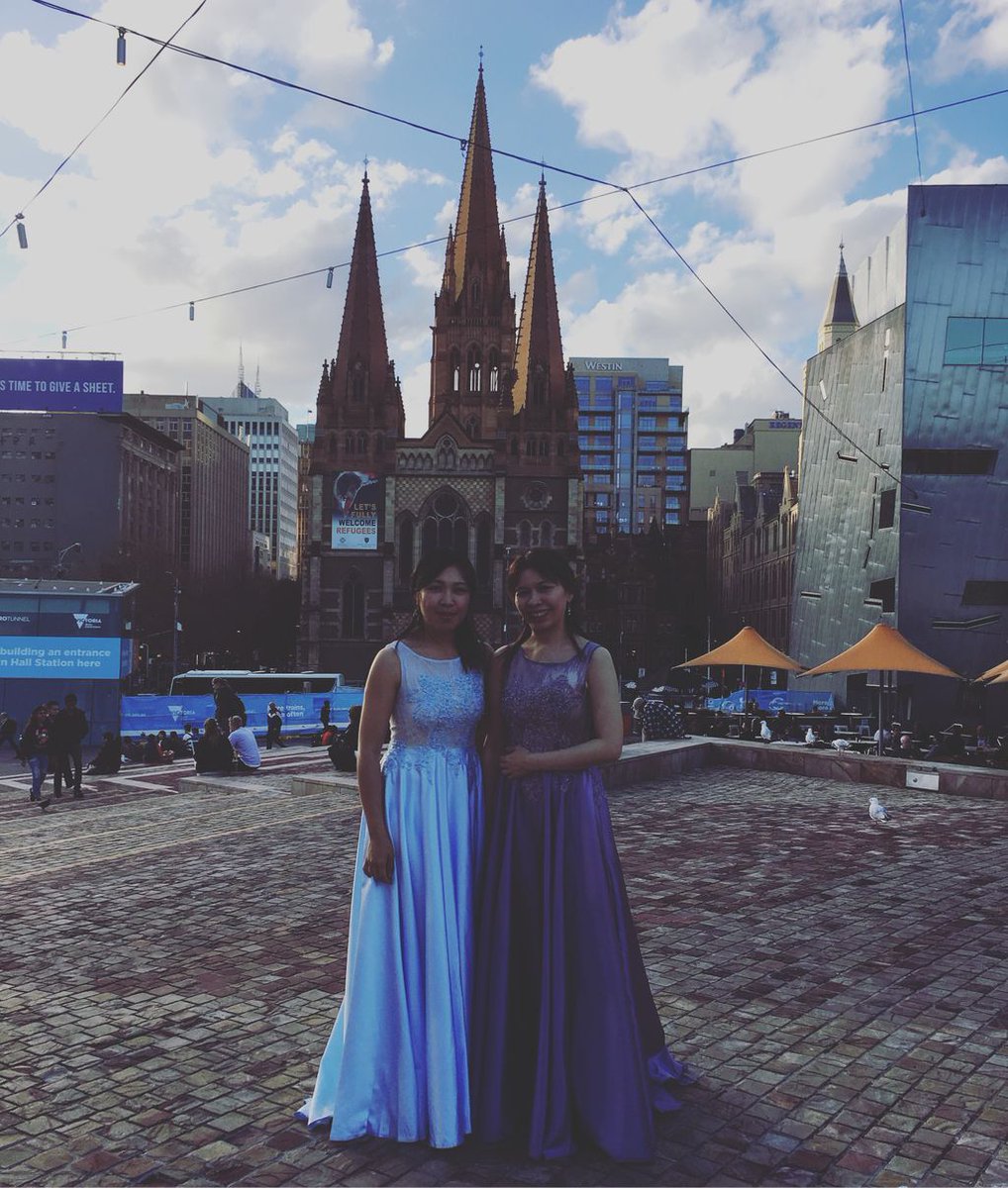 #thanks to #faysfittingroom & her #amazingdress - they blend so well with #stpaulcathedral

#classicalmusic #classicalpiano #blueandpurple #pianoduo #pianoduet #musicianlife #travel #bluesky #elegantdresses #chambermusic #musicfestival #aussie #melbourne #klassik #musik