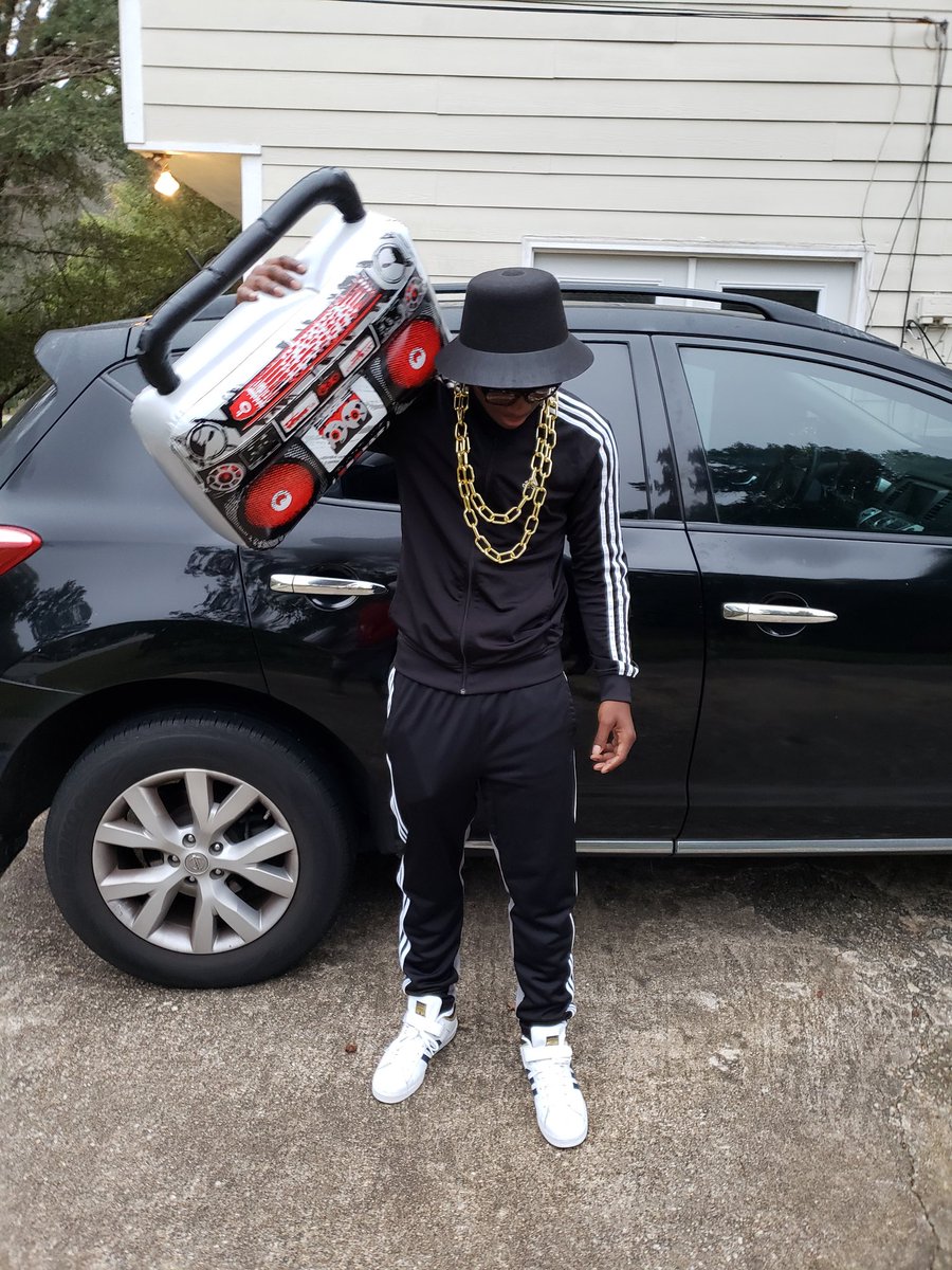 traybelit's tweet photo. My Adidas!!!

1980's day at Mceachern High School
 @MHS_Messenger @mceachernybook @BurchSportsBSP @HHHTacklingAcad https://t.co/gNYznkFTSc