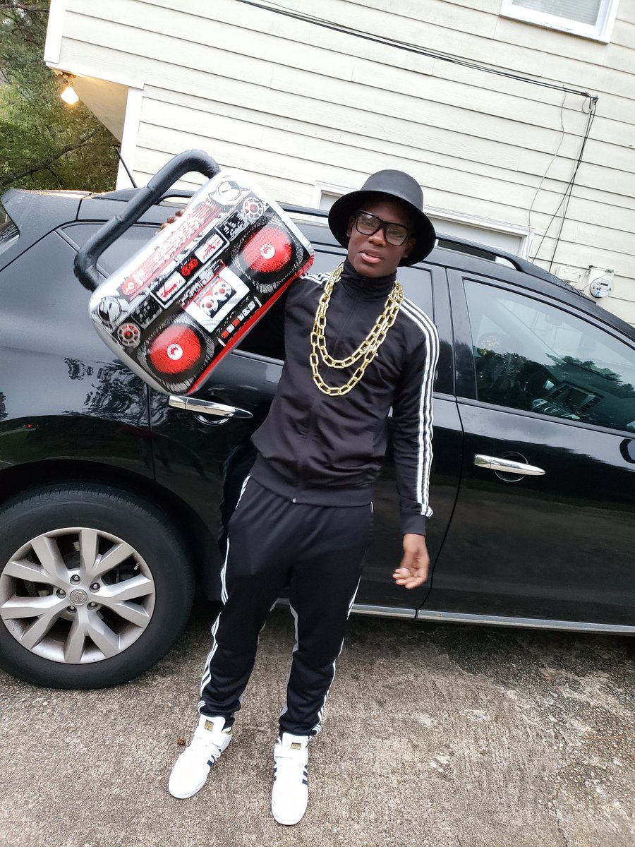 traybelit's tweet photo. My Adidas!!!

1980's day at Mceachern High School
 @MHS_Messenger @mceachernybook @BurchSportsBSP @HHHTacklingAcad https://t.co/gNYznkFTSc