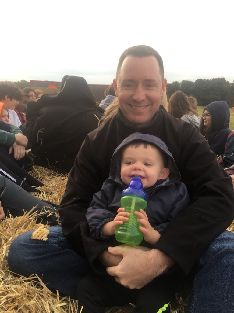 MrsWooleyhan's tweet photo. Thank you @NMSEClub and @siegelks01 for the family fun! It was a great night! #hayride #linvilla #NMSProud https://t.co/278QIlKVkB