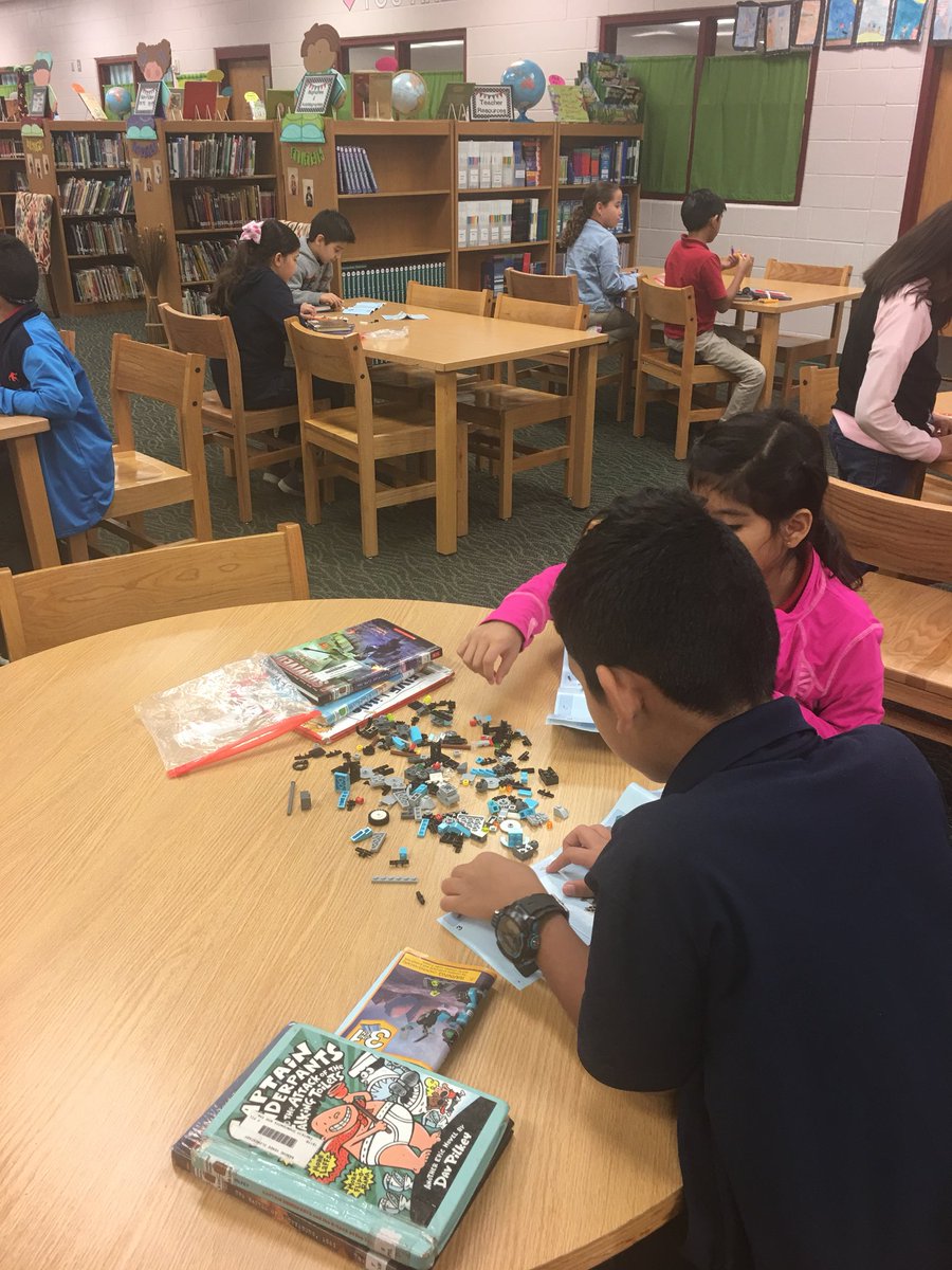 MrsVSalcedo's tweet image. Makerspace centers in our library!   LEGO time! @RanchoVerdeElem @LFCISDlibraries @esc1library #LibrarySquad #Makerspace