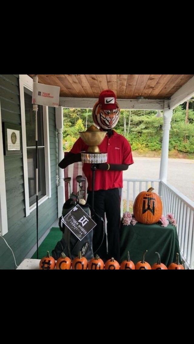 therealbenbowie's tweet photo. The pub I work at knows who’s back @RiggsBarstool https://t.co/khLfWVJAgW