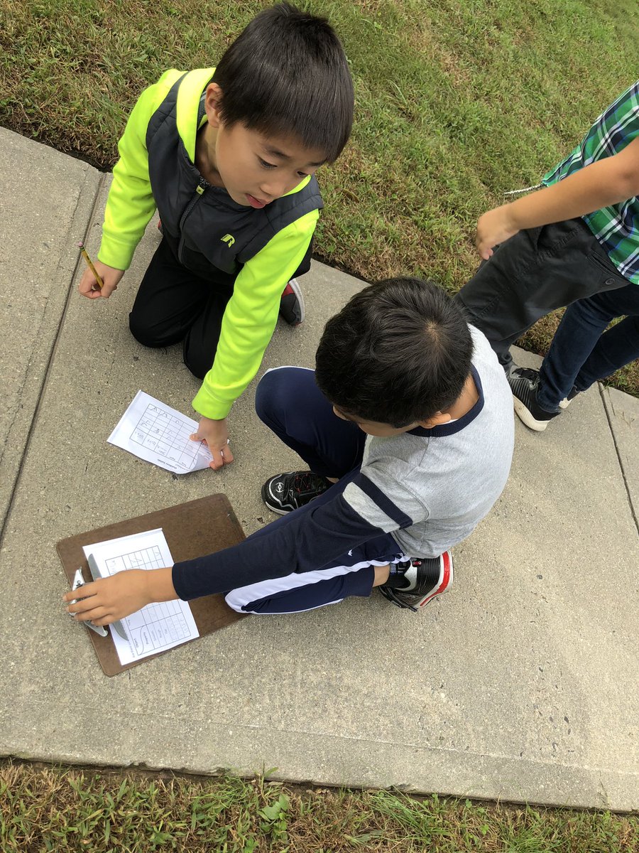 BrittneyIdland's tweet image. Scientists making observations about the properties of solids found outside.  Later discussed human-made vs nature-made solids that they found. #sciencechat #2ndchat #bfrocks @JayBilly2 @KBurke4242