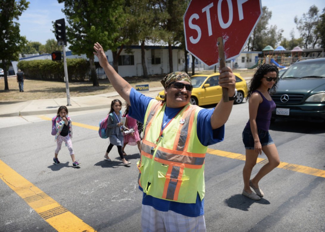 In North Redlands, CA, Leonard Ortiz, who worked as a beloved crossing guard for years and literally helped thousands of children cross the street safely, was killed by a hit-and-run driver. Area police say they have no leads. 
pe.com/2018/10/16/man…