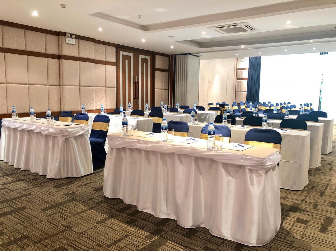sss_phuket's tweet photo. Meeting Group with conference room 📚 
Style : Banquet-Class room-Theater -U shape
📍Sunflower, Lotus and Jasmine Room at our hotel

#seasunsandresort #conferenceroom #patong #phuket #hotel #resort #spa #travel #beach #Thailand #tripadvisor https://t.co/GtQqr1dUYU