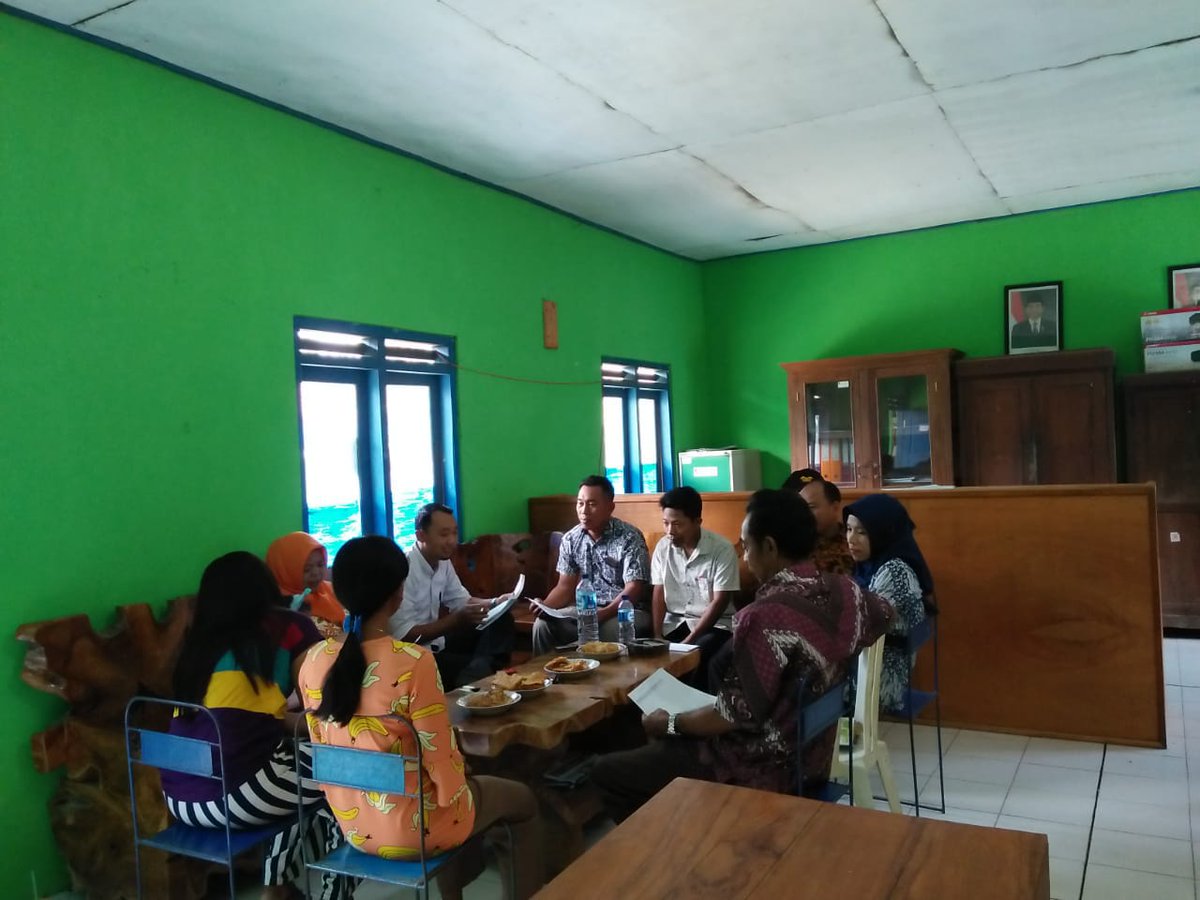 panwaskradenan's tweet photo. Panwaslu kradenan bersama PPK Kradenan melakukan monitoring Kegiatan Gerakan Melindungi Hak Pilih (GMHP) Serentak.
#BawasluJagaHakPilih
#BawasluMengawasi https://t.co/WClvCDOuHK
