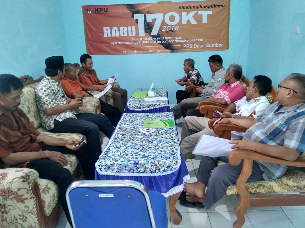 panwaskradenan's tweet photo. Panwaslu kradenan bersama PPK Kradenan melakukan monitoring Kegiatan Gerakan Melindungi Hak Pilih (GMHP) Serentak.
#BawasluJagaHakPilih
#BawasluMengawasi https://t.co/WClvCDOuHK