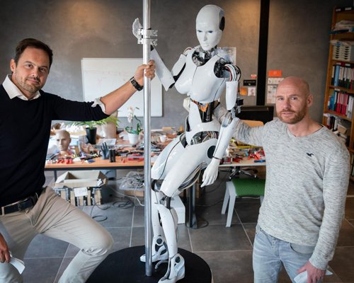dddrop_3D's tweet photo. Elettre, this dancing #robot, was built in just three weeks! The ‘body’ was made with #dddrop 3D printers: https://t.co/TlS3p8Sb4K #3dmodeling #3dprinting https://t.co/JEAlZpgxXd