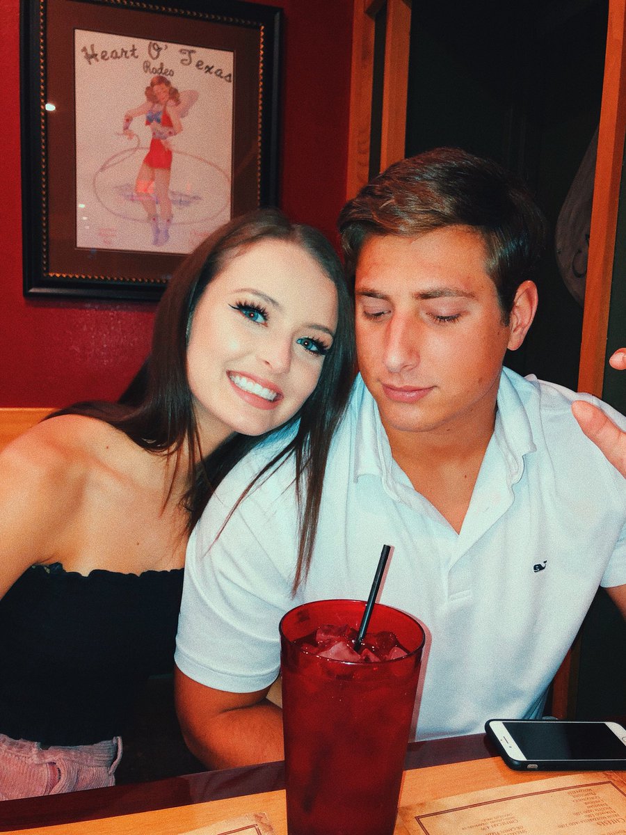 malainamariee's tweet photo. happy 19th to my best friend. thanks for always roasting me and always taking me to popeyes and always quizzing me on game of thrones because you don’t think i pay enough attention. miss you ig 🔫🦎 https://t.co/7nQIIiGEfw