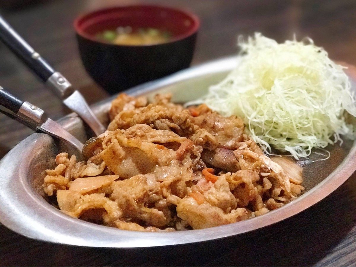 wongnai's tweet photo. อีกร้านแกงกะหรี่ที่ดีงามมม🍛 น้ำราดแกงกะหรี่เด็ดมาก แนะนำเมนูทงคัตสึ ทอดมาได้กรอบอร่อย ไม่เหนียว ไม่อมน้ำมัน เลือกไซส์ได้ เริ่มต้นที่ 150 บาททท
📍 Gold Curry Bangkok : ซอย สีลม 7 กรุงเทพมหานคร (ปากทางเข้าอาคารญาดา สีลม ซอยธนิยะ)
📷 นักรีวิววงใน
#วงในพาแดก https://t.co/A0pPTG8QuO
