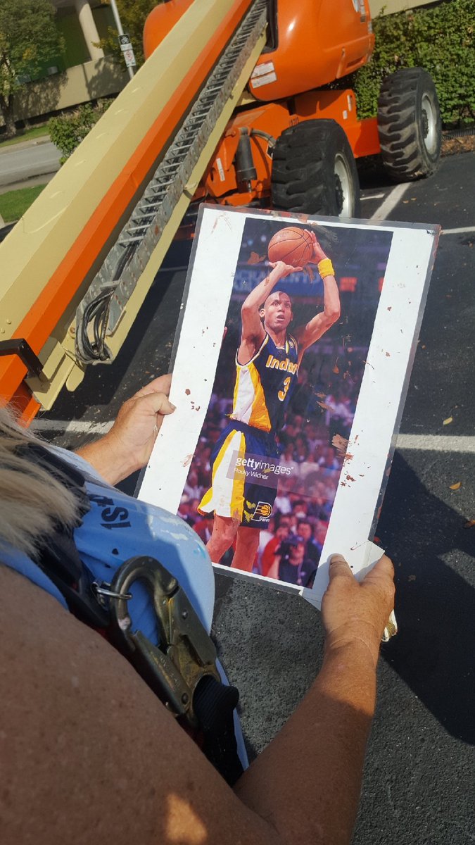 TheOfficerCraig's tweet photo. I recently tweeted a pic with the UNBELIEVABLE artist Pamela Bliss, who is painting a landmark downtown of the Man, Myth, Legend, @ReggieMillerTNT . Its at the corner of Delaware and Michigan St. It's almost done. This pic does it No justice. #MillerTime #BoomBaby #UncleReggie https://t.co/wlfCiuKQNb