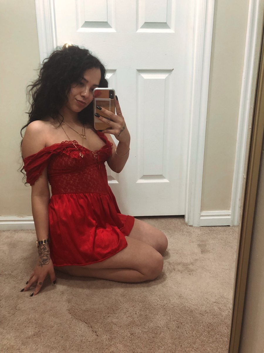 whoiskatyaa's tweet image. King katy plus two w no filters #nomakeup #bedtimeglam