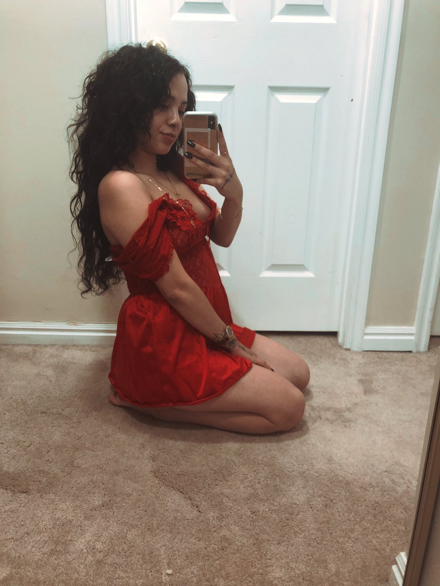 whoiskatyaa's tweet image. King katy plus two w no filters #nomakeup #bedtimeglam