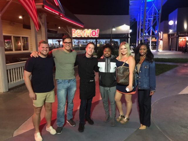 CercaTrovaRC's tweet photo. Cast of MTV’s Floridabama shore had a great time at Outback Steakhouse in Burbank tonight! #floribamashore #outbacksteakhouse #cercatrovarc https://t.co/OuV2wcIBnL