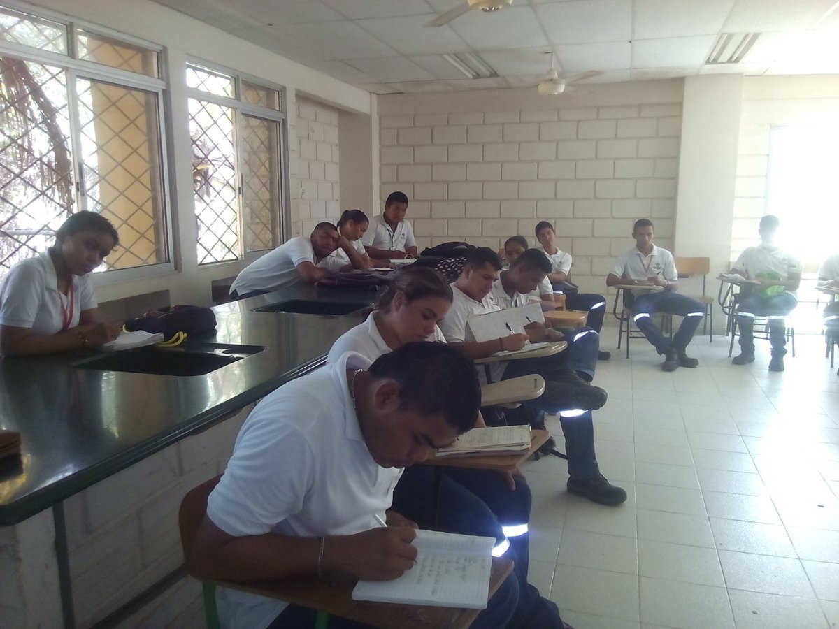 SOCIAL2SENACFMA's tweet photo. Formación transversal con el tecnico en mineria a cielo abierto de Montelibano, un grupo de aprendices con muchas esperanzas de continuar creciendo como profesionales.
@SenaCfma 
@SBDIR_SENACFMA https://t.co/VDBhNmur0R